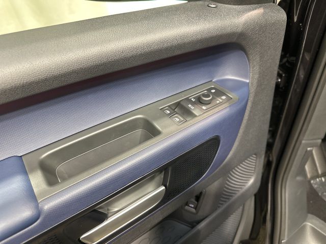 2025 Volkswagen ID. Buzz Pro S photo 12