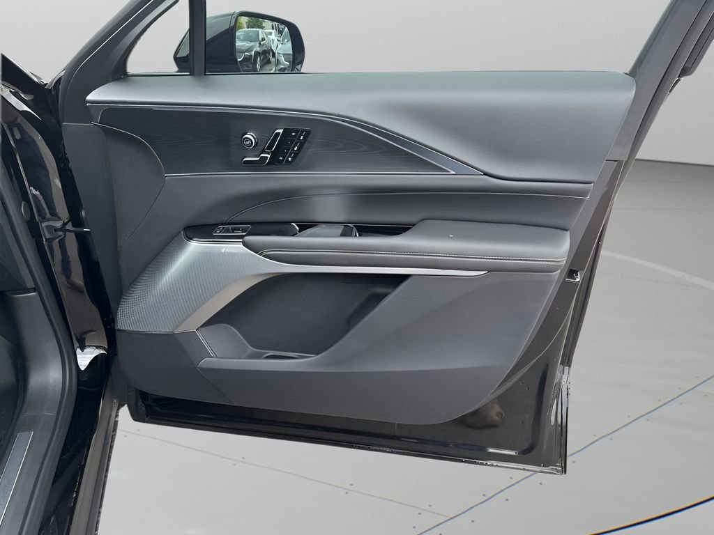 2025 Cadillac Lyriq Sport photo 8