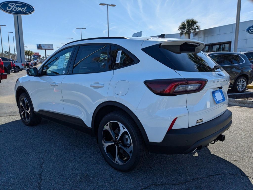 2025 Ford Escape Hybrid ST-Line Select photo 2