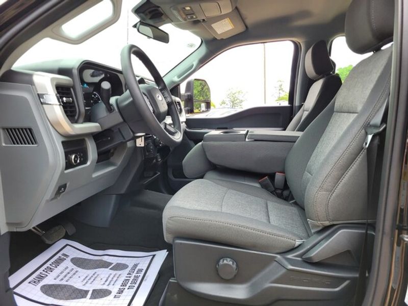 2025 Ford F-250 XL photo 4