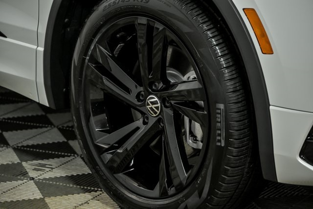 2024 Volkswagen Tiguan SE R-Line Black photo 2