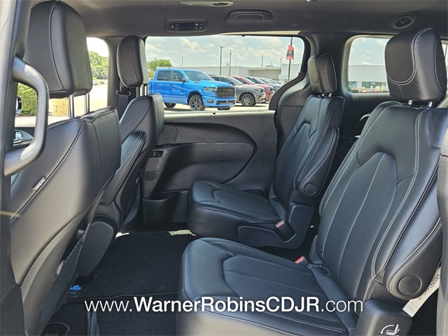 2025 Chrysler Voyager LX photo 6