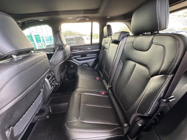2024 Jeep Grand Cherokee Limited photo 17