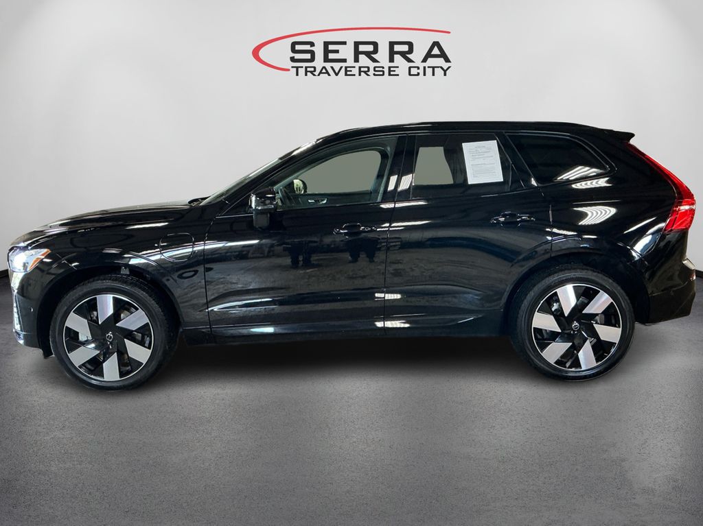 2025 Volvo XC60 Hybrid T8 Plus photo 8