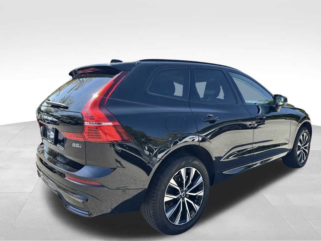2025 Volvo XC60 B5 Plus photo 4