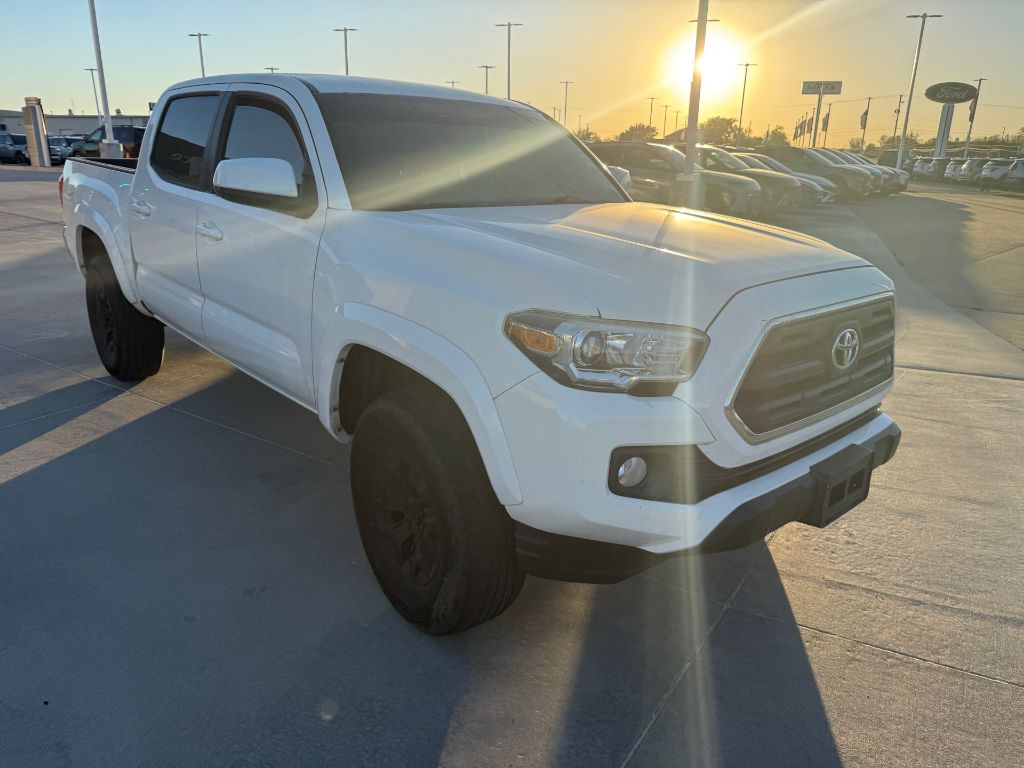 2017 Toyota Tacoma SR5 photo 3