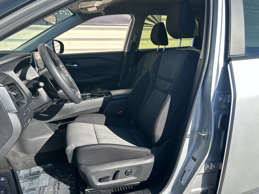2024 Nissan Rogue SV photo 10