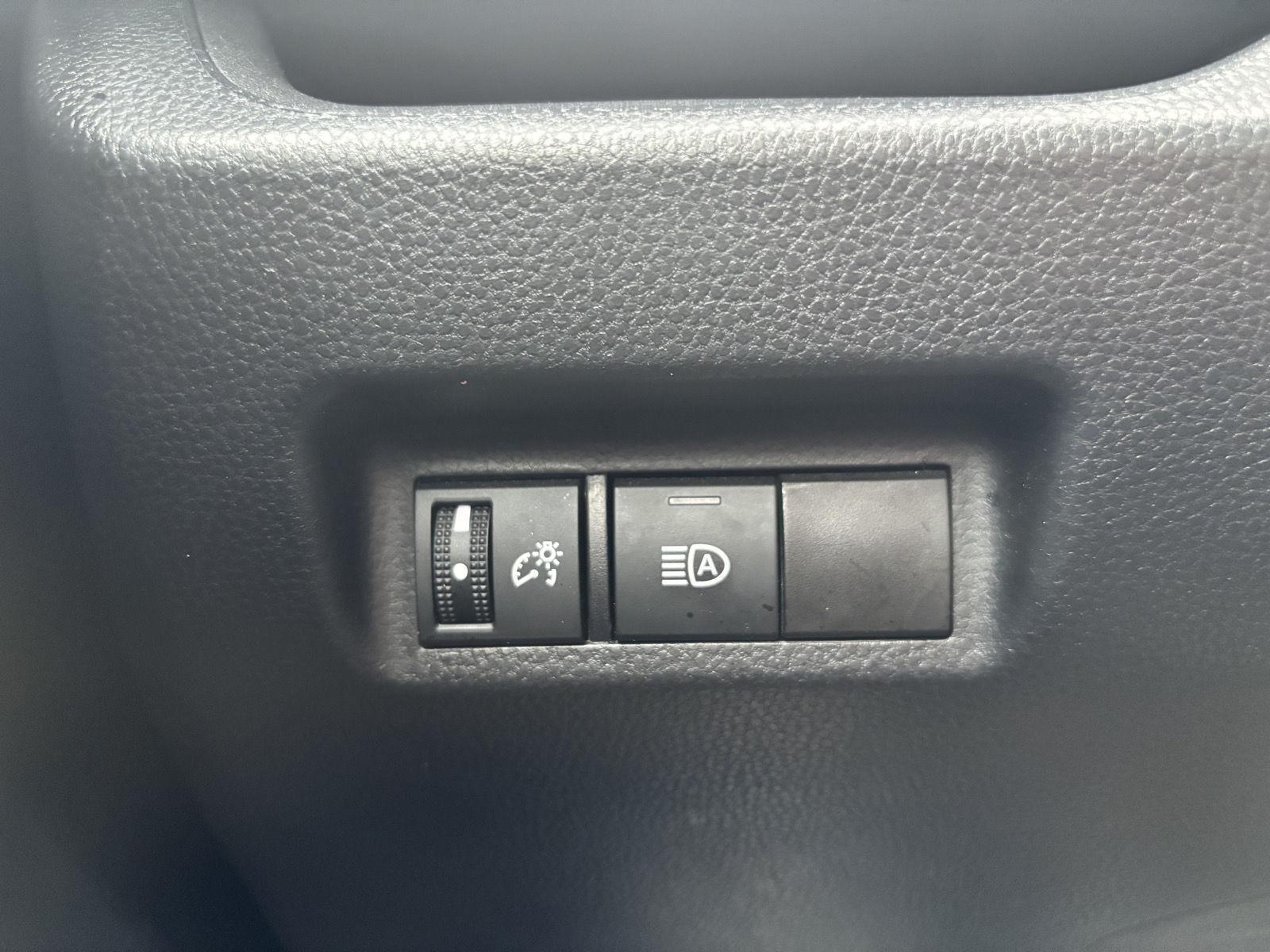 2023 Toyota RAV4 XLE photo 21