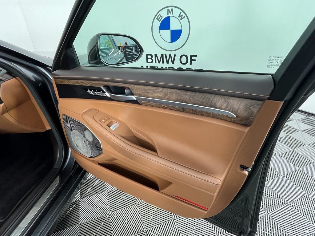 2021 Genesis G90 5.0 Ultimate photo 19