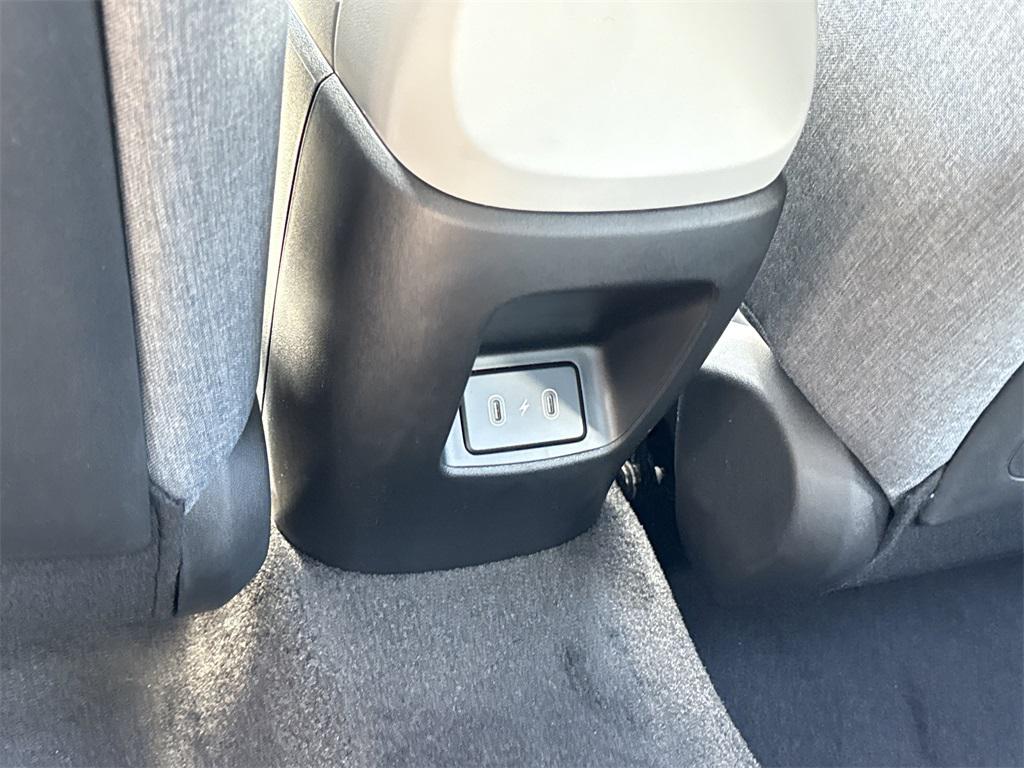 2025 Hyundai Elantra Limited photo 13