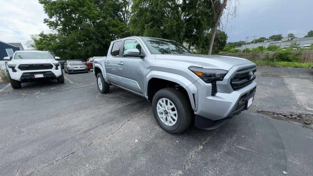 2025 Toyota Tacoma SR5 4x4 Double Cab photo 2