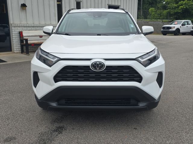 2022 Toyota RAV4 XLE photo 8