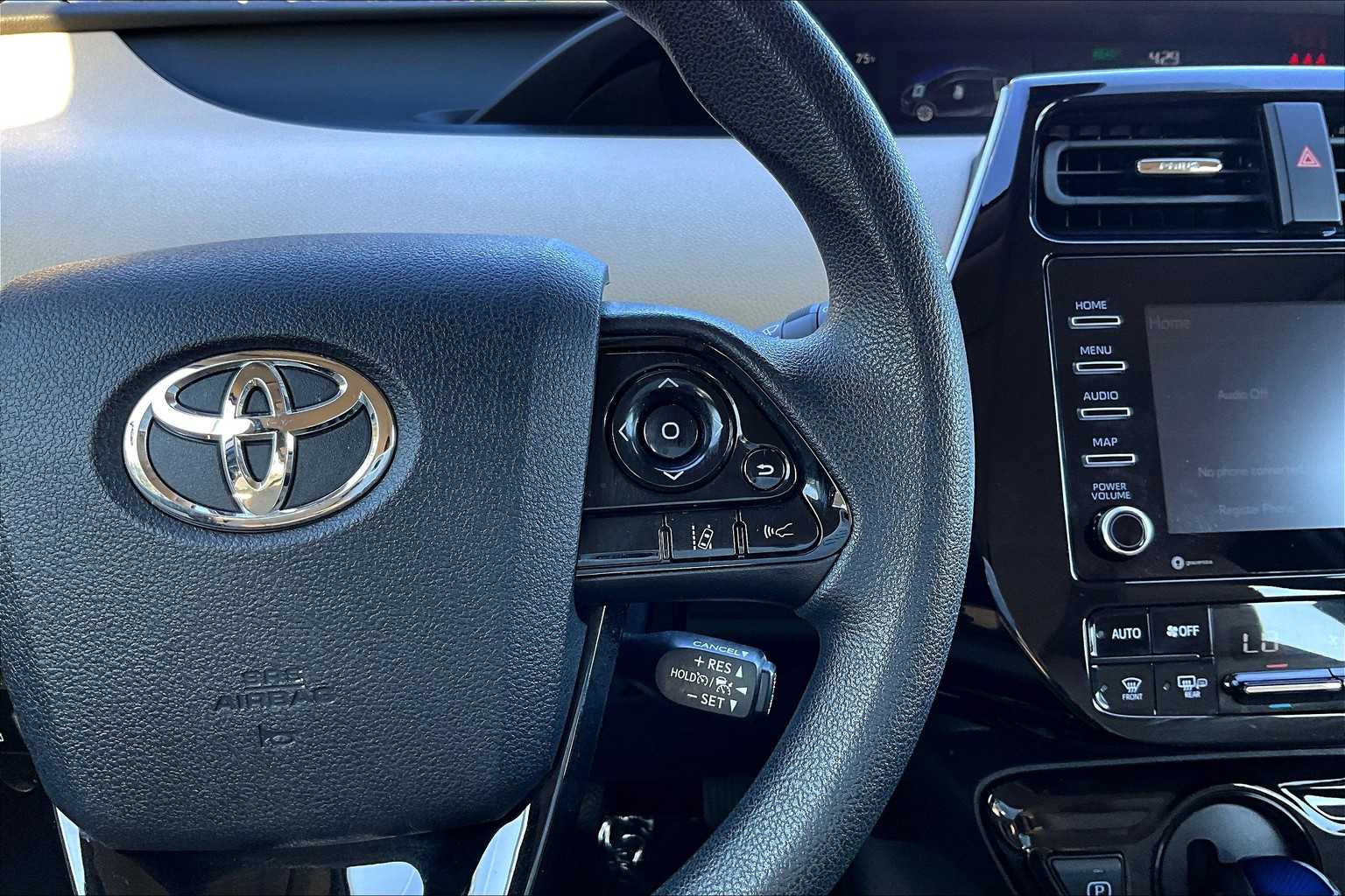 2022 Toyota Prius LE photo 22