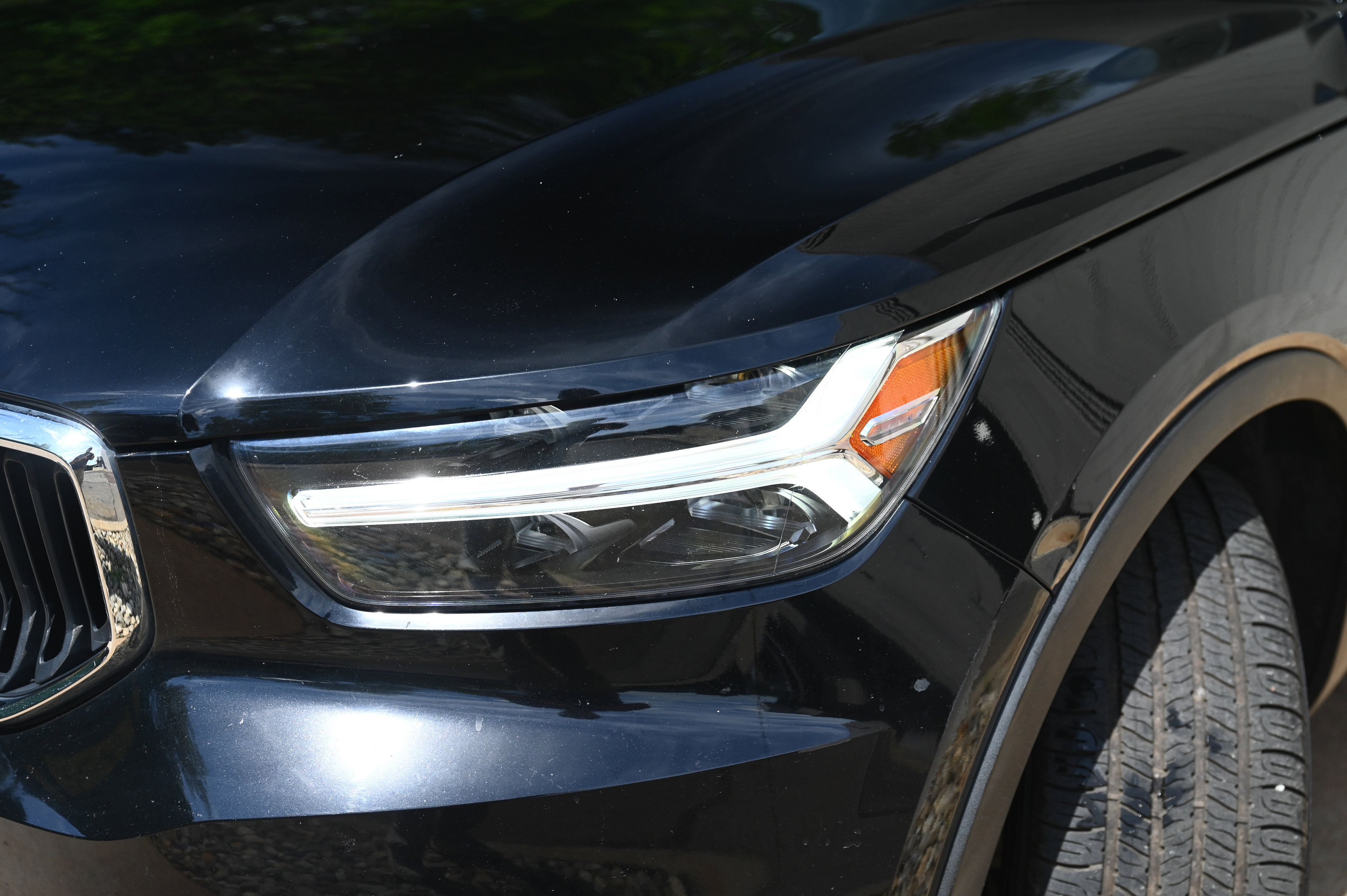 2022 Volvo XC40 Momentum photo 3