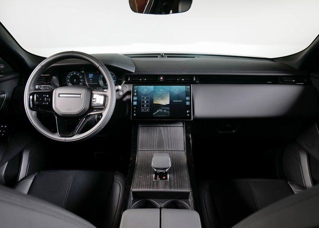 2026 Land Rover Range Rover Velar SE photo 4