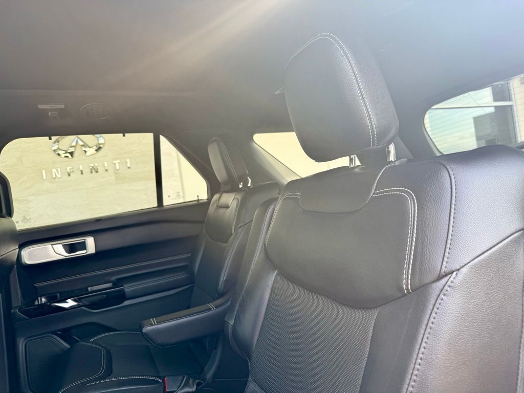2022 Ford Explorer ST photo 9