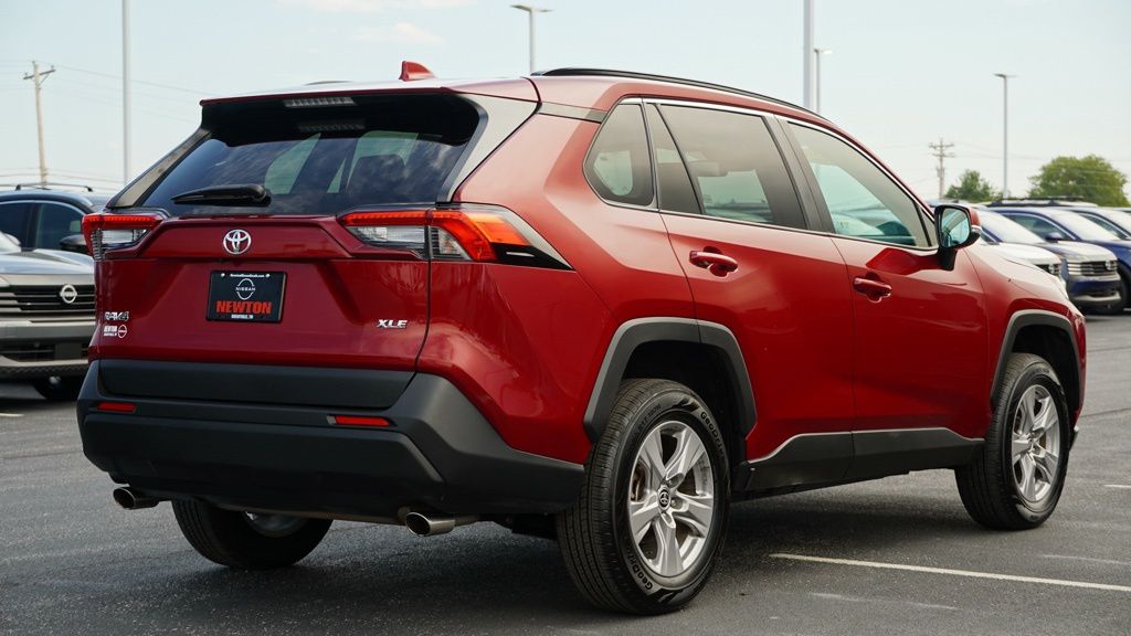 2022 Toyota RAV4 XLE photo 3