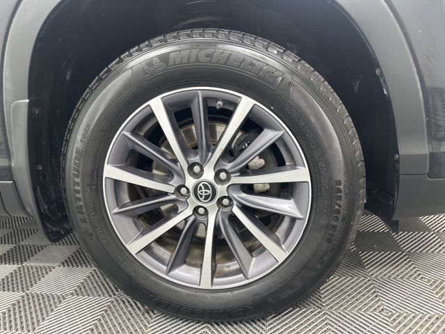 2019 Toyota Highlander XLE photo 11