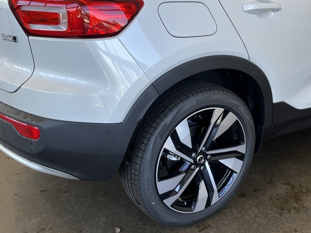 2025 Volvo XC40 Plus photo 7