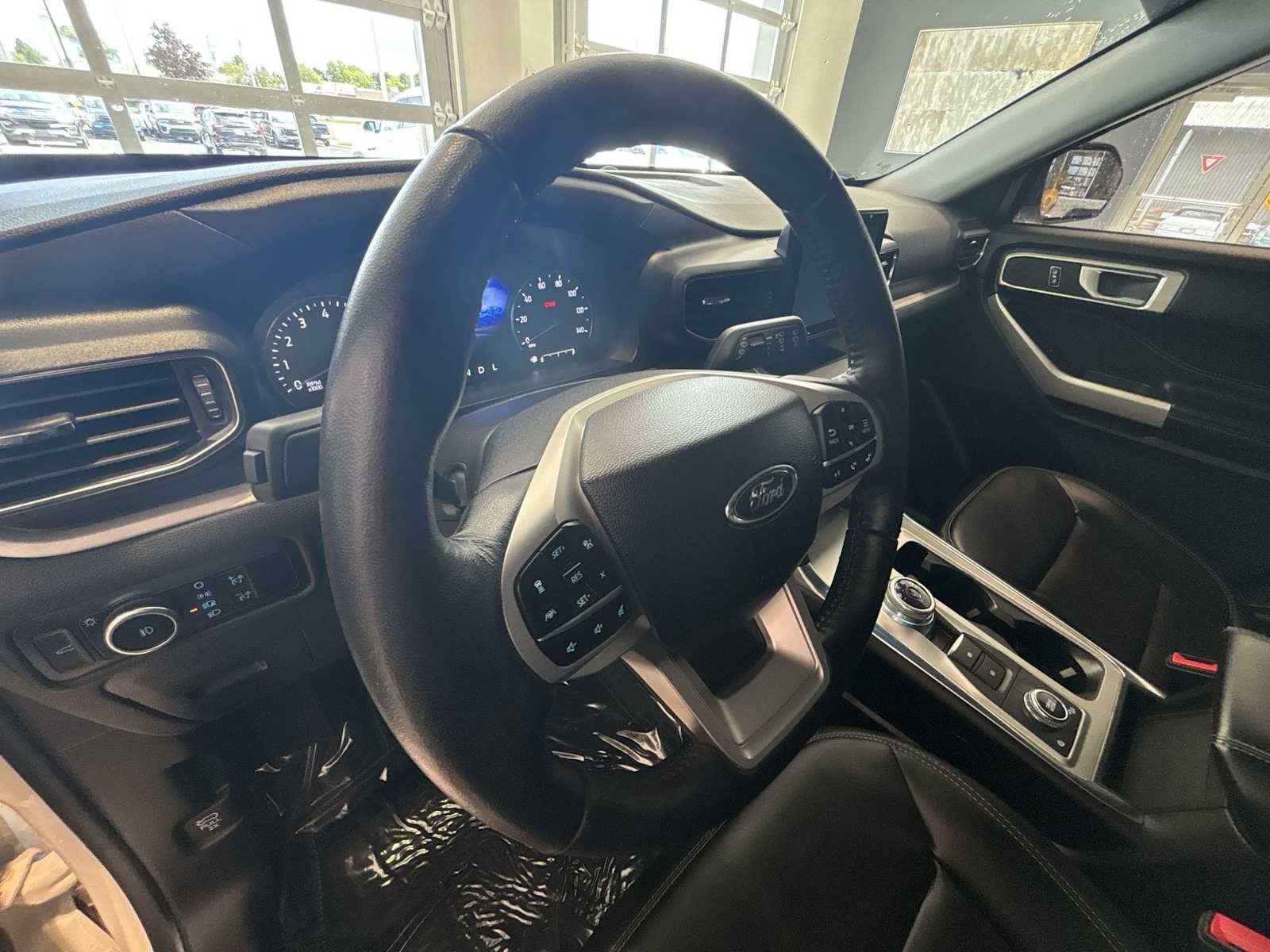 2023 Ford Explorer XLT photo 9