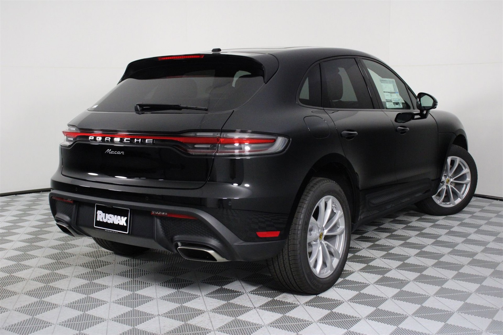 2025 Porsche Macan T photo 7