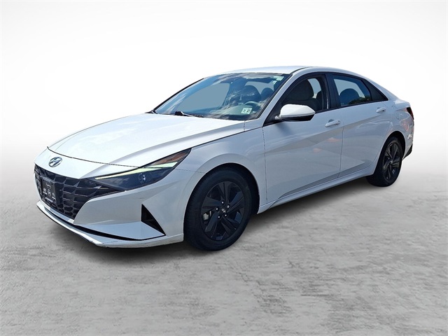 2022 Hyundai Elantra SEL photo 5