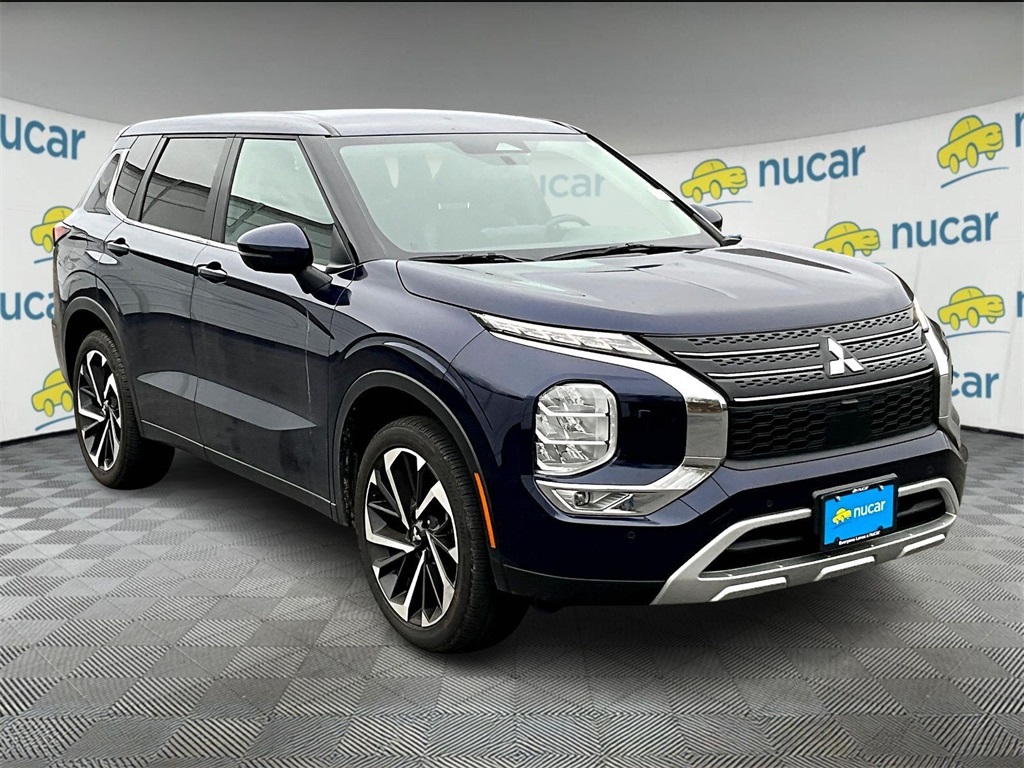 2024 Mitsubishi Outlander SE's photo