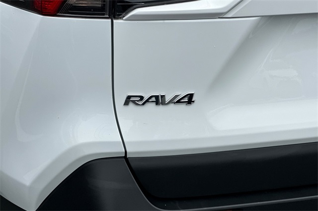 2021 Toyota RAV4 Hybrid LE photo 25