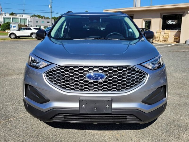 2024 Ford Edge SE photo 2
