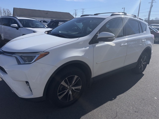 2017 Toyota RAV4 XLE's photo