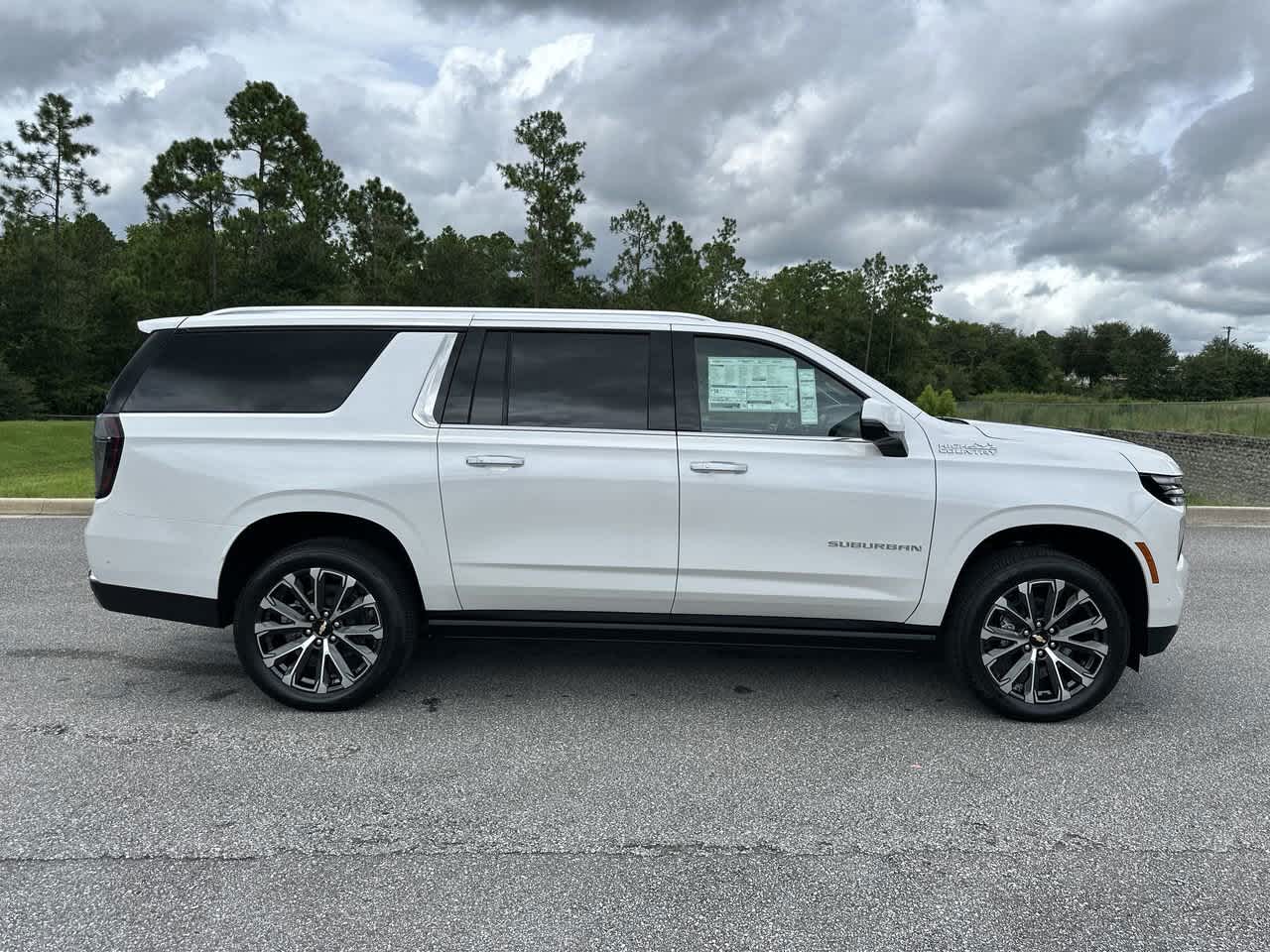 2025 Chevrolet Suburban High Country photo 8