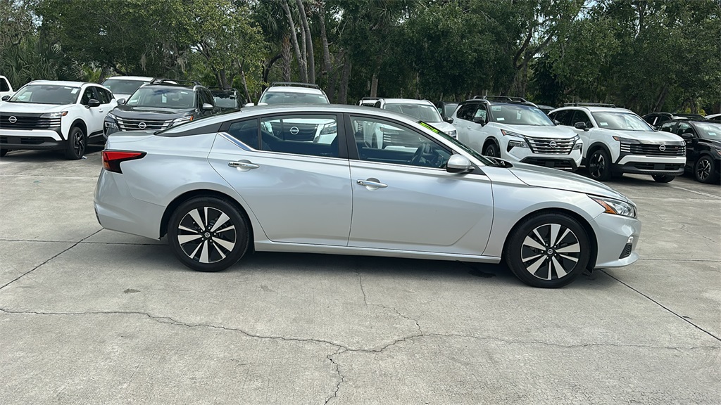 2022 Nissan Altima 2.5 SV photo 8