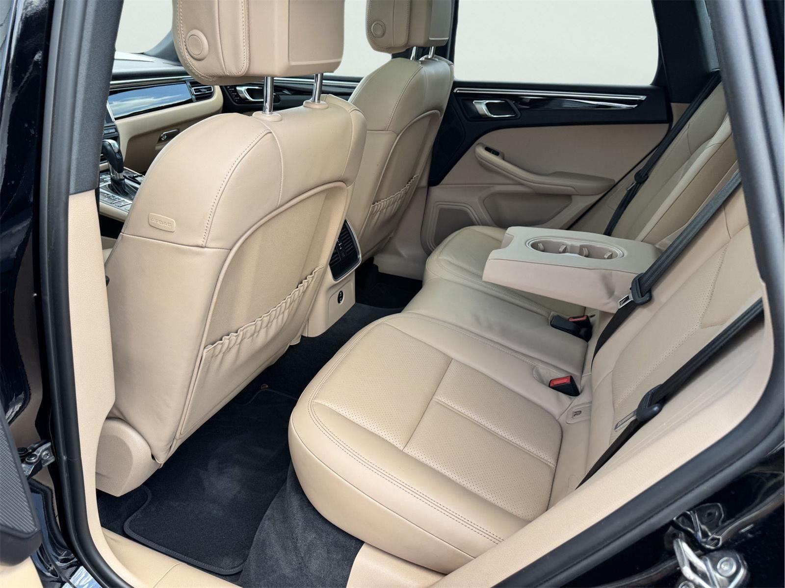 2021 Porsche Macan Base photo 32