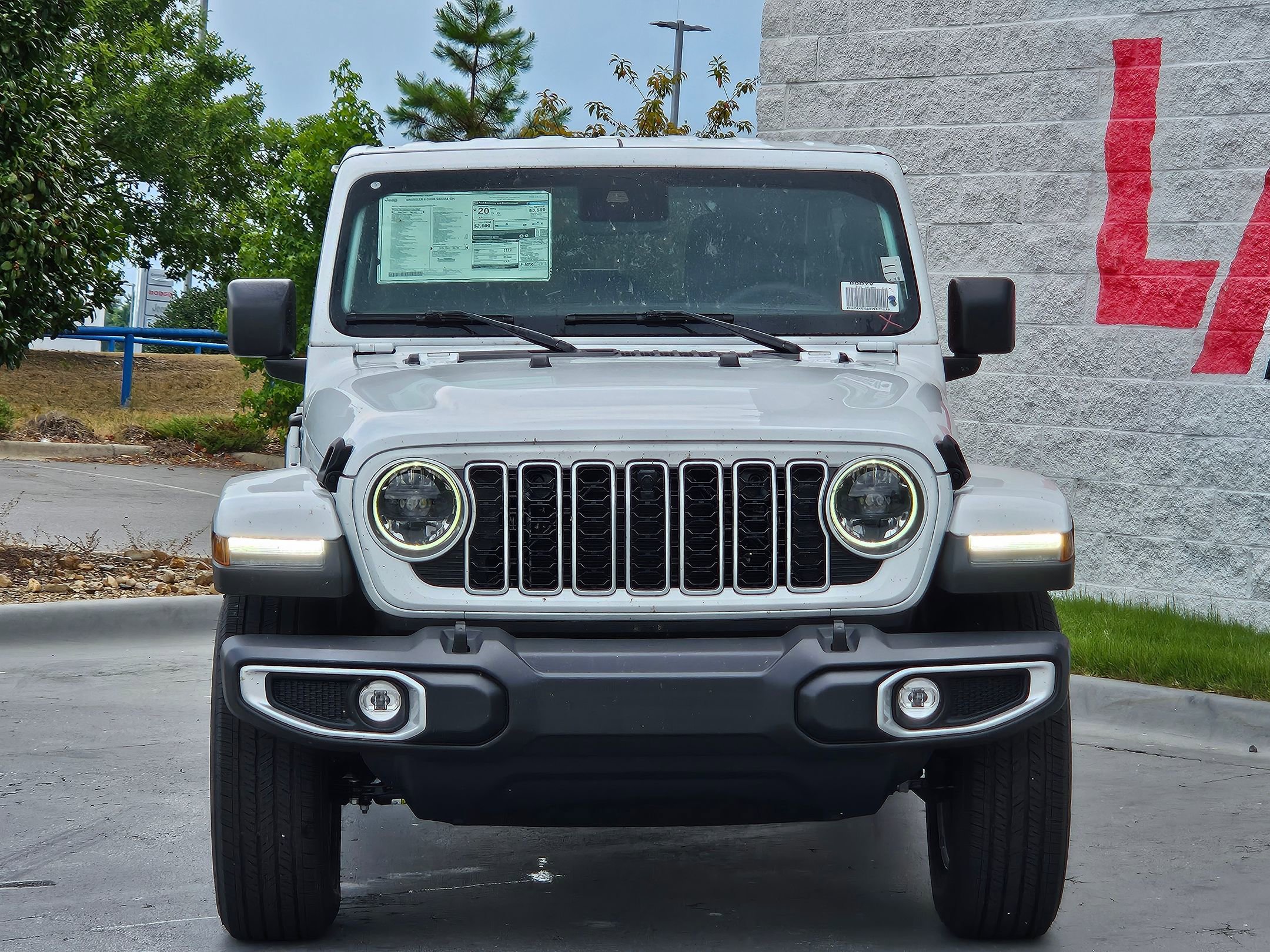 2025 Jeep Wrangler Sahara photo 2