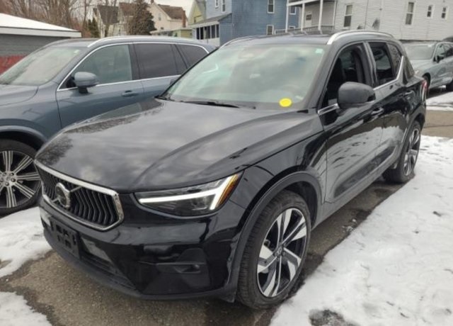 2024 Volvo XC40 Plus's photo