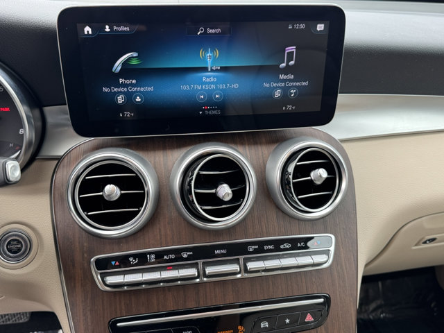2022 Mercedes Benz GLC 300 photo 21