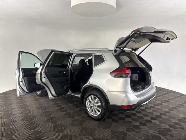 2018 Nissan Rogue SV photo 14