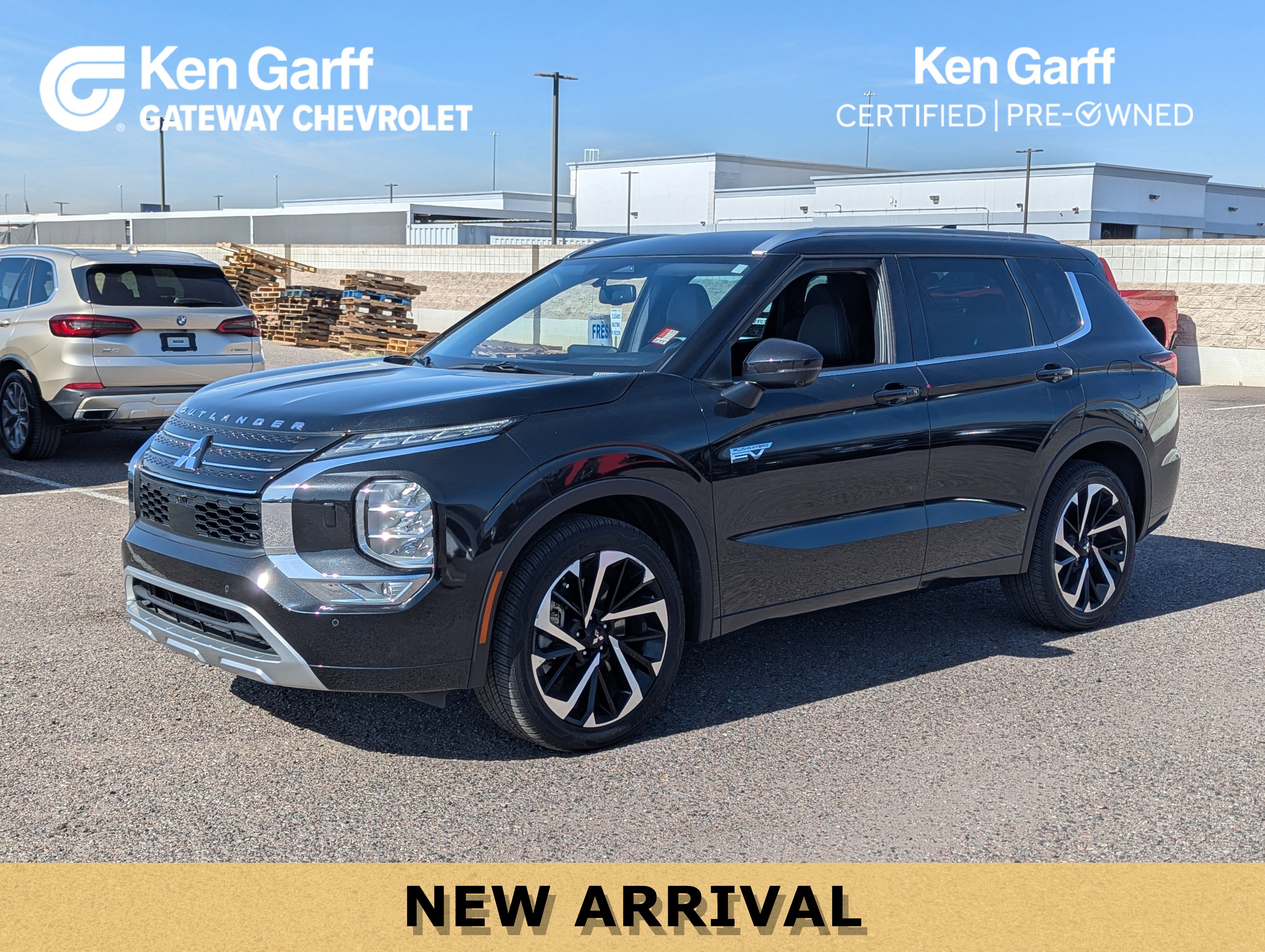 2023 Mitsubishi Outlander Plug-In Hybrid SEL's photo