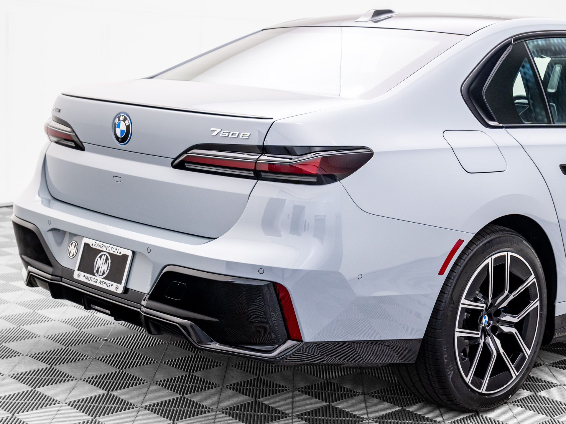 New 2025 Brooklyn Grey Metallic BMW 750e xDrive image 34