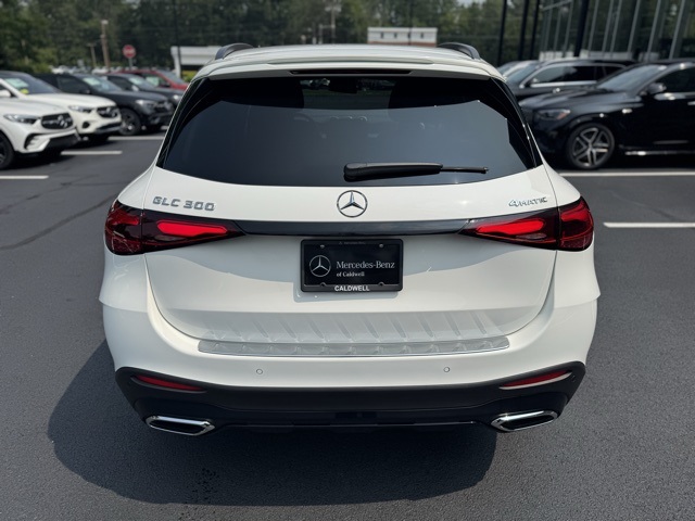 2025 Mercedes Benz GLC 300 4MATIC photo 4