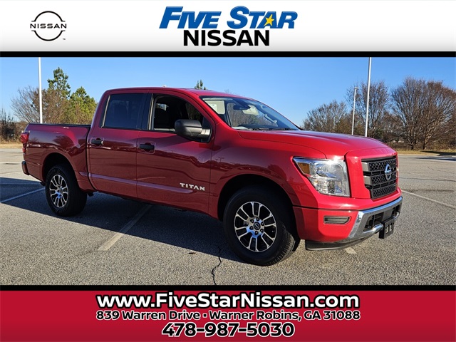2023 Nissan Titan SV's photo
