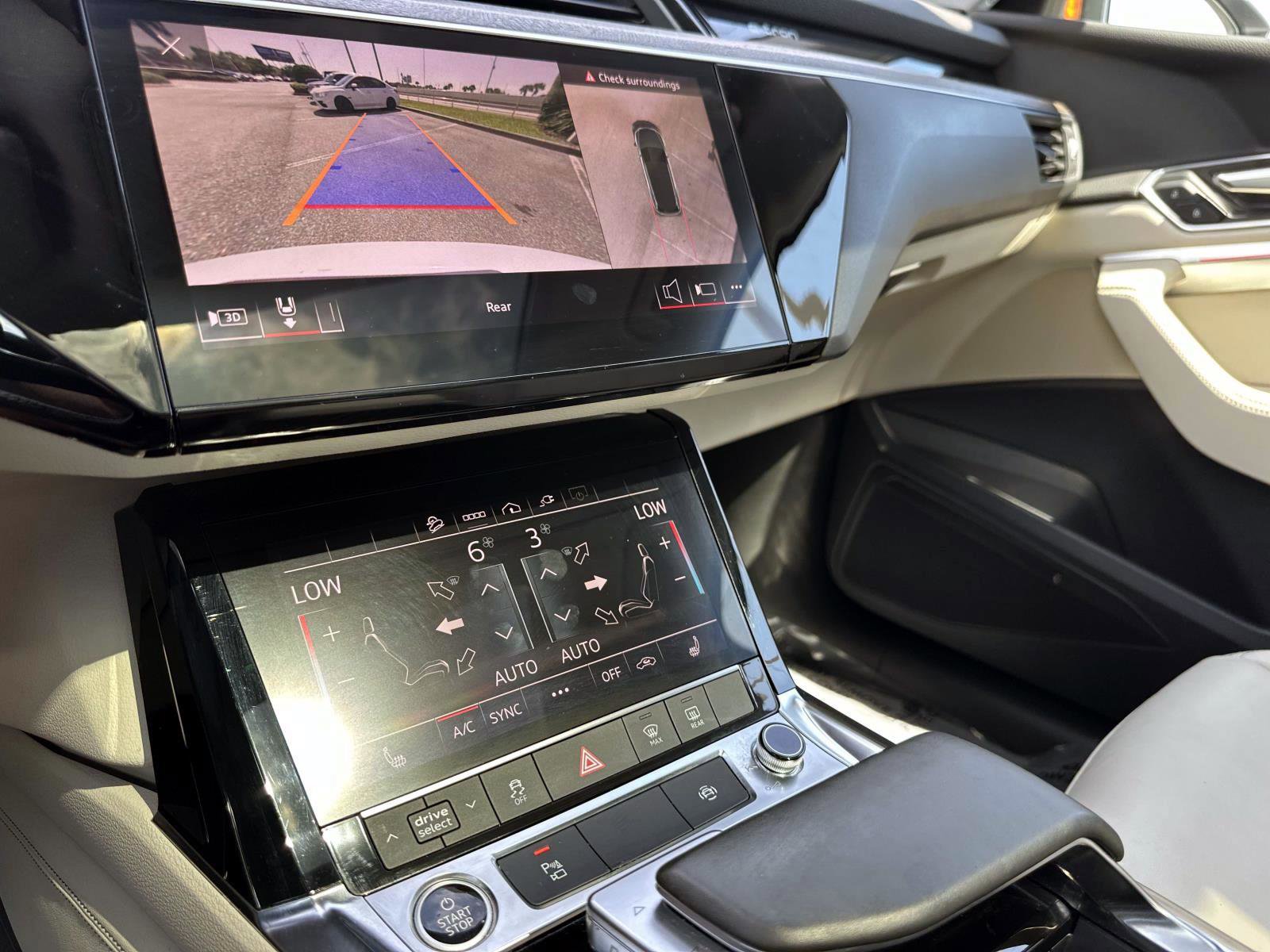 2021 Audi e-tron Premium photo 26