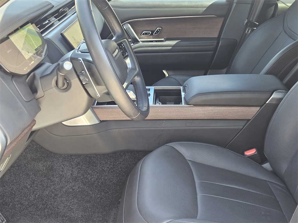 2023 Land Rover Range Rover SE photo 9