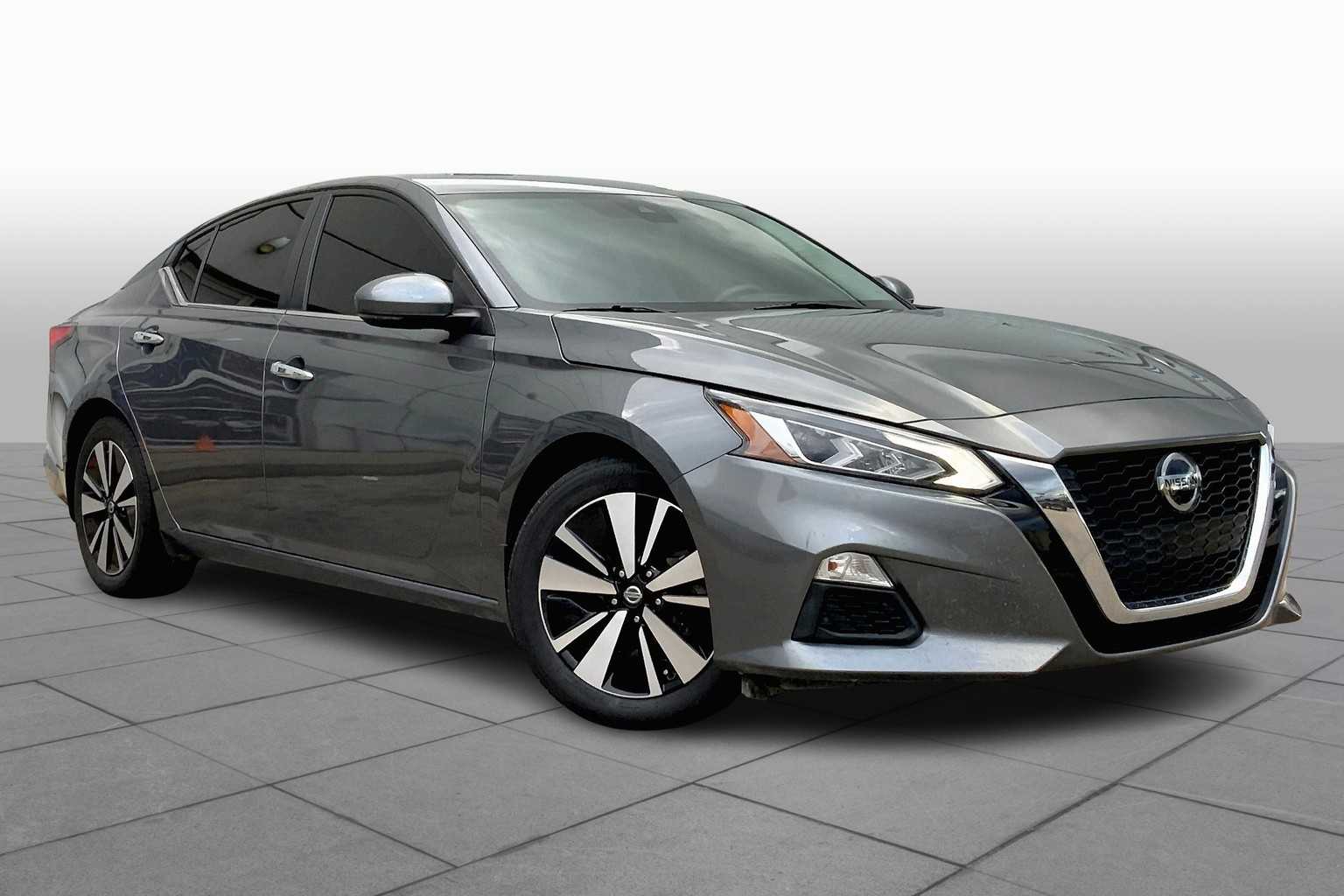 2021 Nissan Altima 2.5 SV photo 2