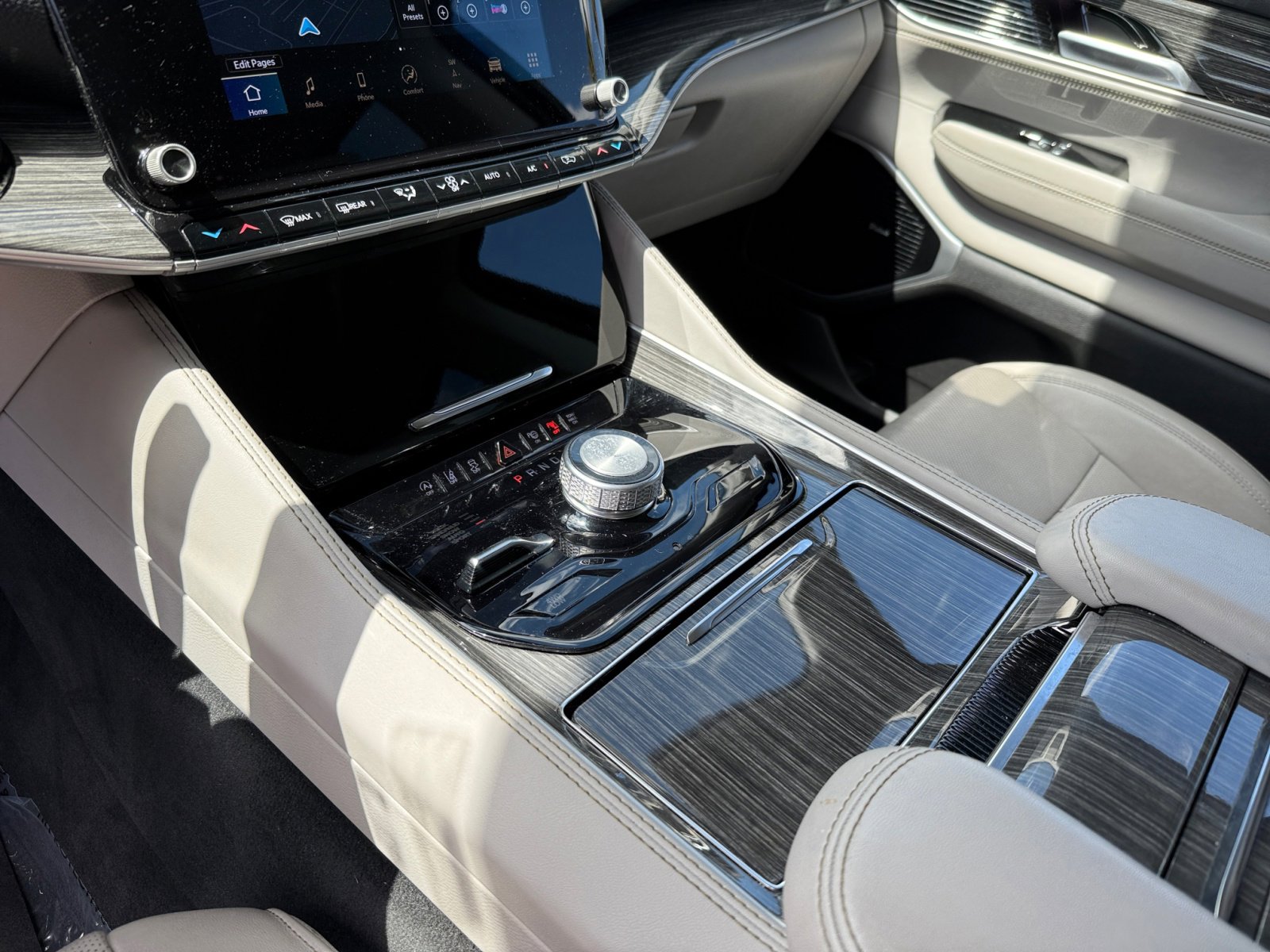 2022 Jeep Wagoneer Series III photo 12