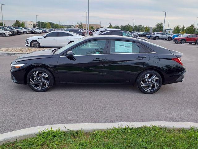 2025 Hyundai Elantra Limited's photo