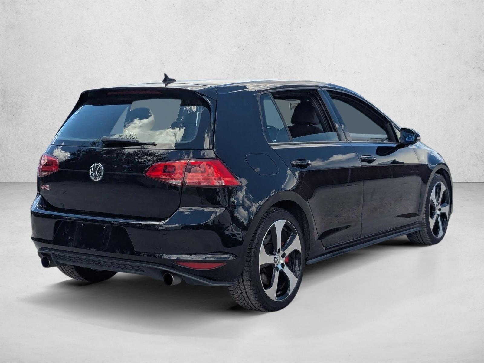 2016 Volkswagen Golf GTI SE Performance photo 4