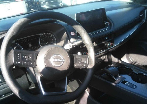 2024 Nissan Rogue SV photo 2