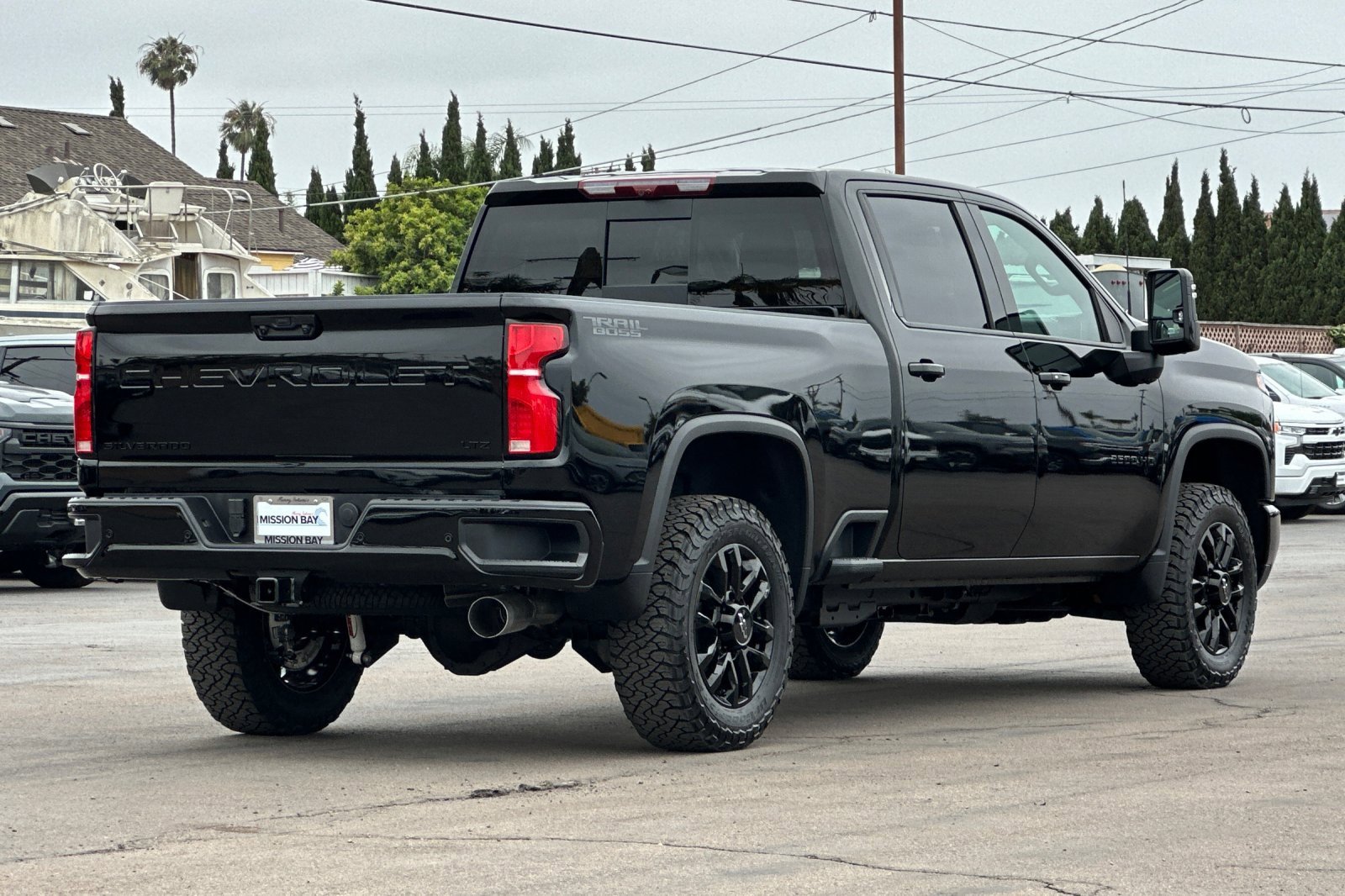 2025 Chevrolet Silverado LTZ photo 4