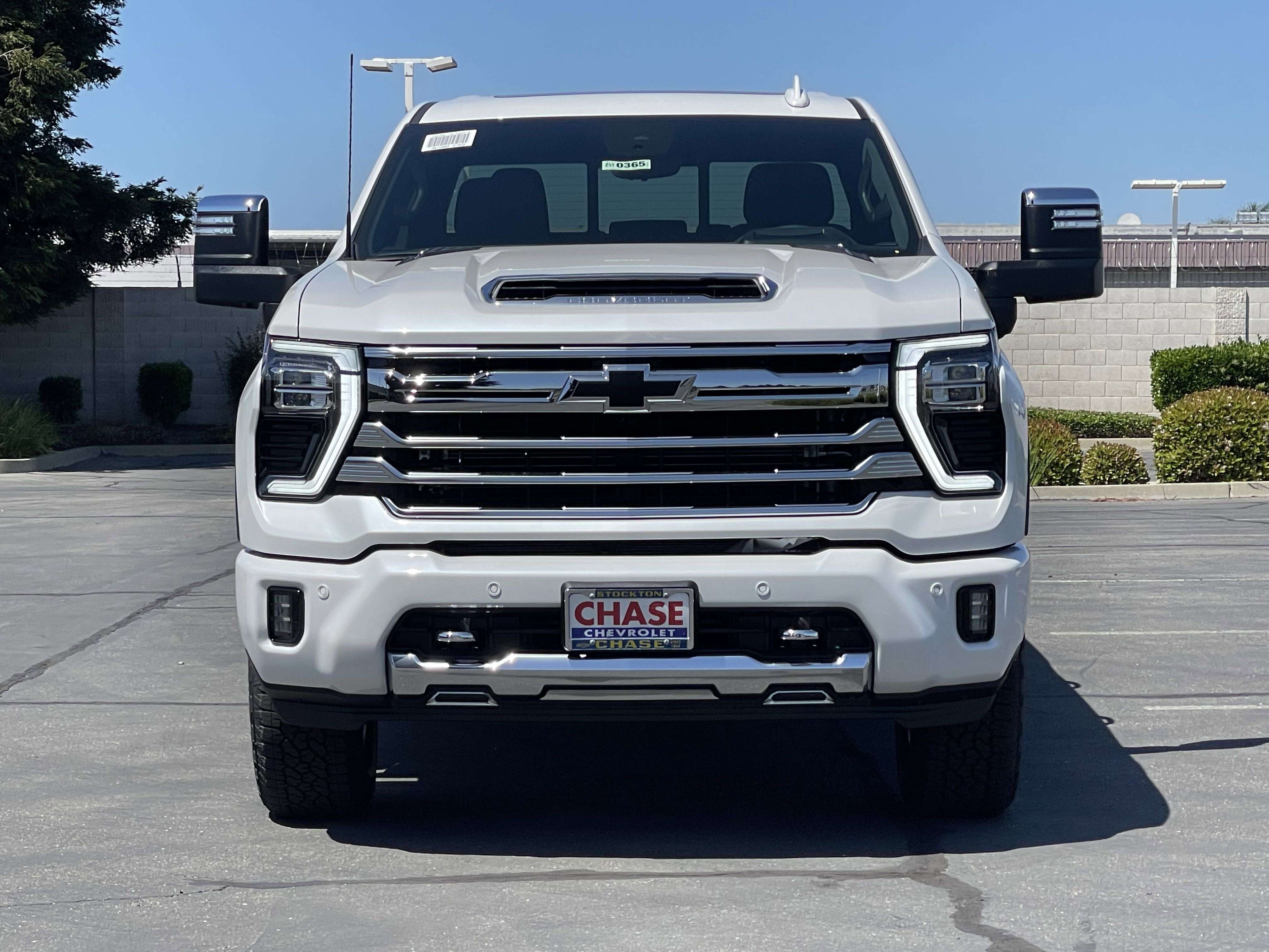 2025 Chevrolet Silverado 2500HD High Country photo 3